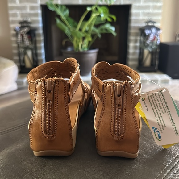 Baretraps sandals-NEW - Picture 3 of 6